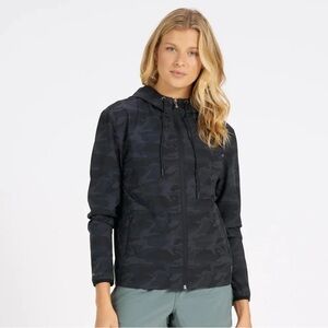 Vuori Women's Outdoor Trainer Shell Jacket in Black Camo Medium